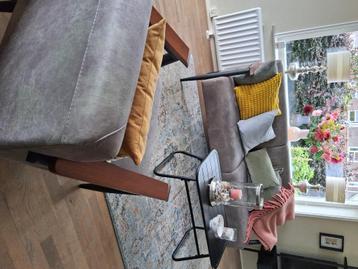 Bankstel 2 zits- 2 feautuils en salontafel
