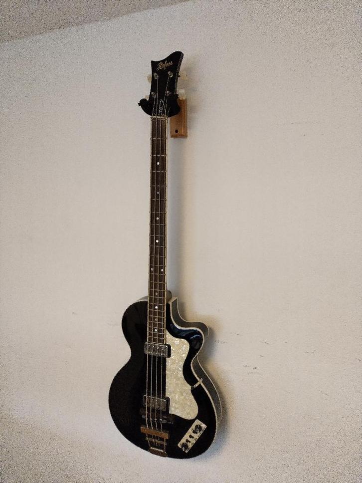 Hofner club bass, met flight case & nieuwe snaren, Muziek en Instrumenten, Snaarinstrumenten | Gitaren | Bas, Zo goed als nieuw