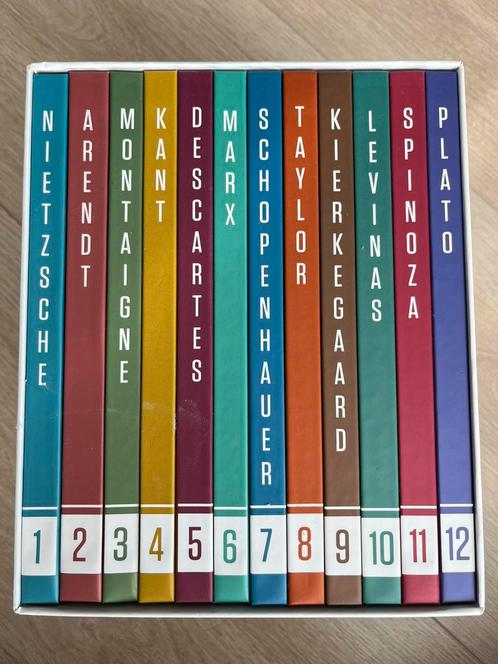 De Grote Filosofen Trouw bibliotheek box 12 boeken, Boeken, Partijen en Verzamelingen, Zo goed als nieuw, Ophalen of Verzenden