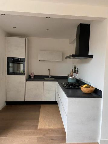 Moderne betonlook hoekkeuken // TOPSTAAT! beschikbaar voor biedingen