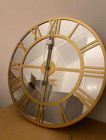 Partij 6 wandklokken spiegelklokken restparij beschikbaar voor biedingen