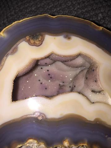 Prachtige Agaat Geode met Kristallen beschikbaar voor biedingen