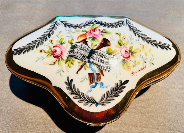Frans Antiek porseleinen Sierdoos met Muziek Motief, Antiek en Kunst, Antiek | Woonaccessoires, Ophalen of Verzenden