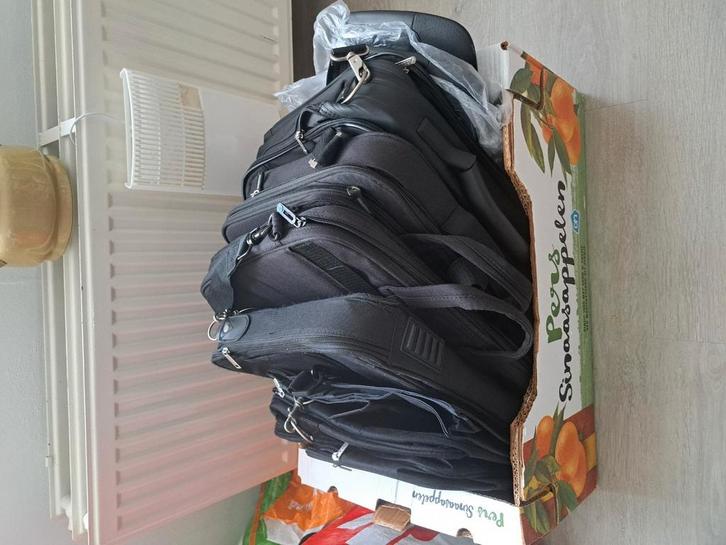 Laptoptassen met vele vakken., Sieraden, Tassen en Uiterlijk, Tassen | Reistassen en Weekendtassen, Zo goed als nieuw, Zwart, 30 cm of meer