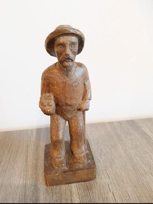 Uit hout gesneden beeld, Antiek en Kunst, Kunst | Beelden en Houtsnijwerken, Ophalen of Verzenden