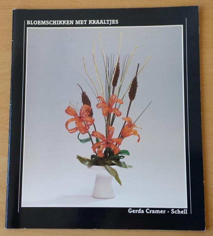 Bloemschikken met Kraaltjes - Gerda Cramer - 1992, Hobby en Vrije tijd, Kralen en Sieraden maken, Gebruikt, Overige typen, Ophalen of Verzenden