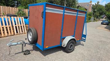 gesloten aanhanger 750 kg beschikbaar voor biedingen
