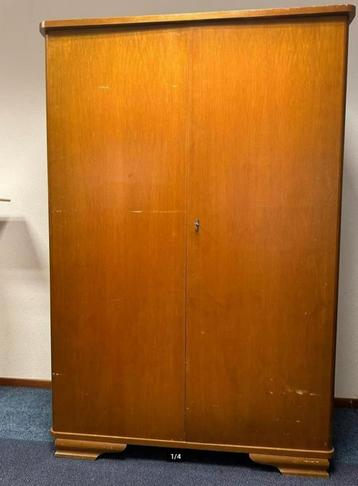 Vintage kledingkast / linnen kast beschikbaar voor biedingen
