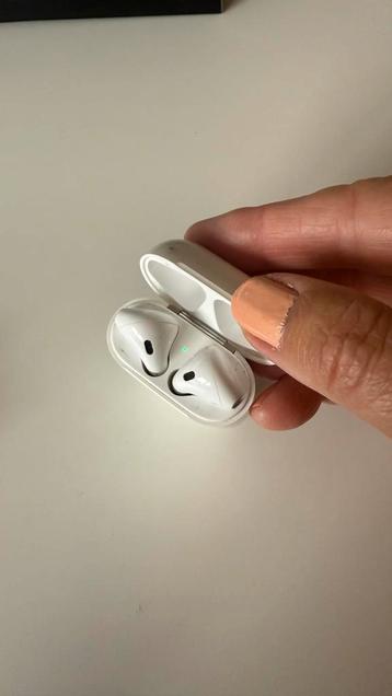 Apple AirPods - Draadloze Oordopjes beschikbaar voor biedingen