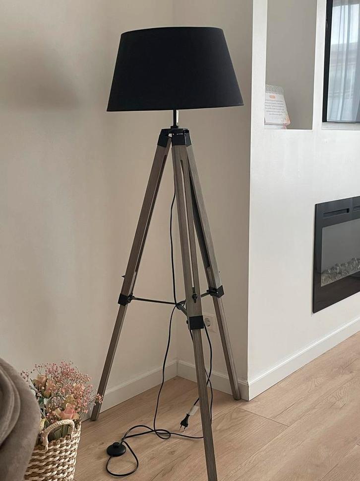 Stijlvolle Tripod Lamp industrial, Huis en Inrichting, Lampen | Vloerlampen, Zo goed als nieuw, 100 tot 150 cm, Hout, Ophalen of Verzenden