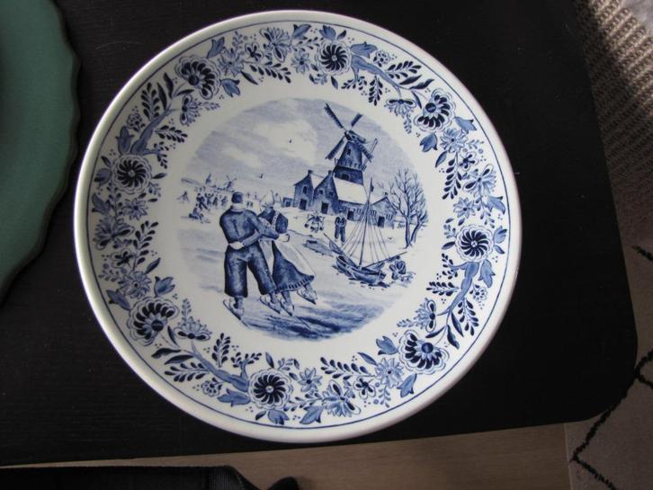 Wandbord Hollands wintertafereel met schaatsend paar , molen, Huis en Inrichting, Woonaccessoires | Wanddecoraties, Zo goed als nieuw
