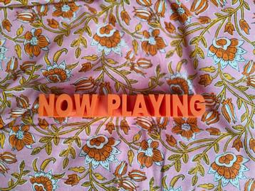 Nieuw: lp of cd standaard voor aan de muur Now Playing  beschikbaar voor biedingen
