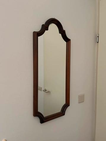 Houten Spiegel beschikbaar voor biedingen