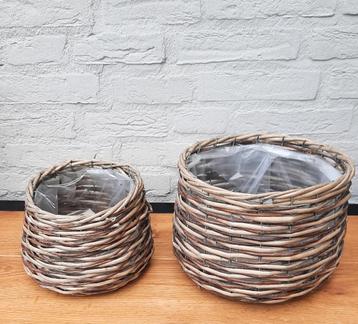 2 nieuwe rieten manden beschikbaar voor biedingen