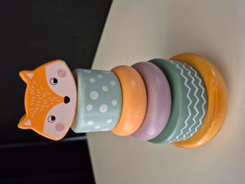 Stapeltoren hout beschikbaar voor biedingen