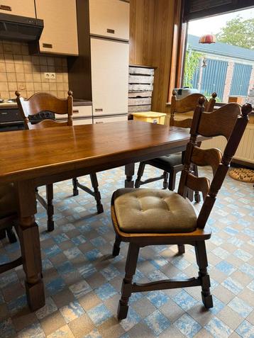 Massief eikenhouten eettafel met 4 stoelen beschikbaar voor biedingen