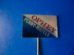 Speldje van OPHEY penny-wafels, Verzamelen, Verzenden, Zo goed als nieuw, Merk, Speldje of Pin