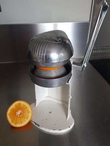 JUICE-O-MATIC Citruspers Rival. Art Deco/Vintage jaren 50-60 beschikbaar voor biedingen