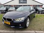 BMW 3-serie 320i Executive AUTOMAAT/NAVIGATIE/18''LMV, Auto's, Automaat, Gebruikt, 4 cilinders, Blauw