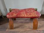 Vintage antiek houten leren kamelenkrukje rood leer, Minder dan 50 cm, Gebruikt, 50 tot 75 cm, Ophalen of Verzenden