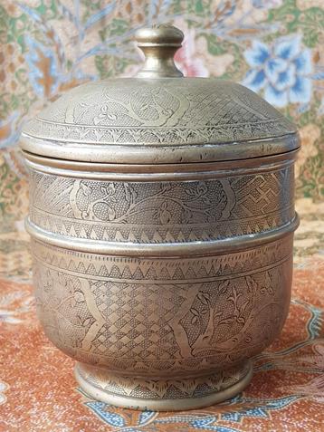 Mooie originele antieke kruidenpot uit Indonesië 14,8 cm. beschikbaar voor biedingen