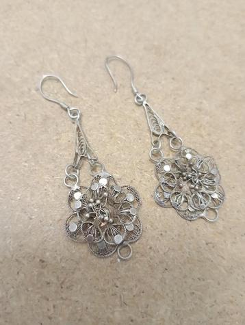 Yogya zilver filigrain oorhangers beschikbaar voor biedingen