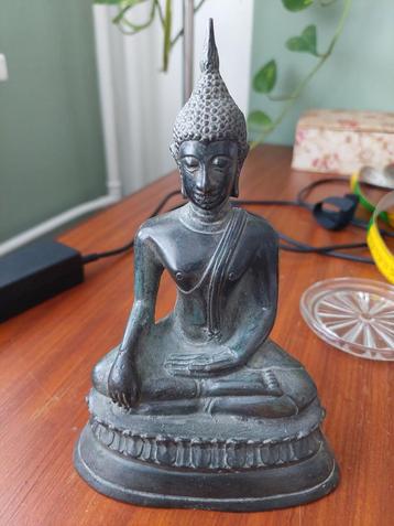 Antiek bronzen Bieddha-beeld beschikbaar voor biedingen