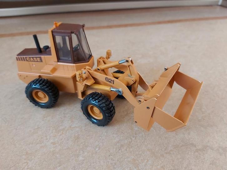 Case 621 wiellader met 3 in 1 bak van Conrad schaal 1/35 OVP, Hobby en Vrije tijd, Modelauto's | 1:32, Nieuw, Tractor of Landbouw