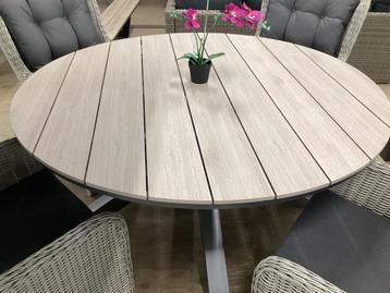 Tuinmeubelen Tuinset Ronde Diningtafel Wicker Diningstoelen beschikbaar voor biedingen