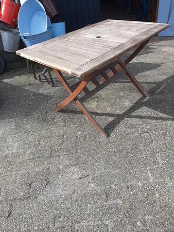 Leuke tuintafel