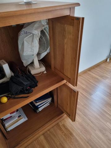 Eiken TV-kast met deuren beschikbaar voor biedingen