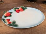 Mooie ovale 3D porseleinen serveerschaal aardbeien, Ophalen of Verzenden, Zo goed als nieuw, Porselein
