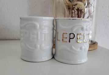 Lepeltjes vaasjes beschikbaar voor biedingen