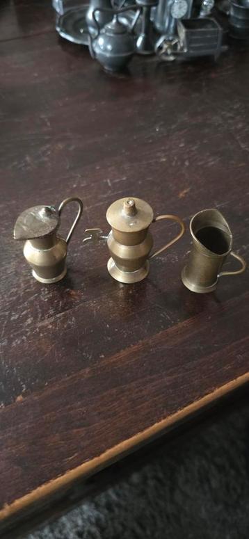 Antieke Miniatuur Bronzen Kannetjes (3 stuks) beschikbaar voor biedingen
