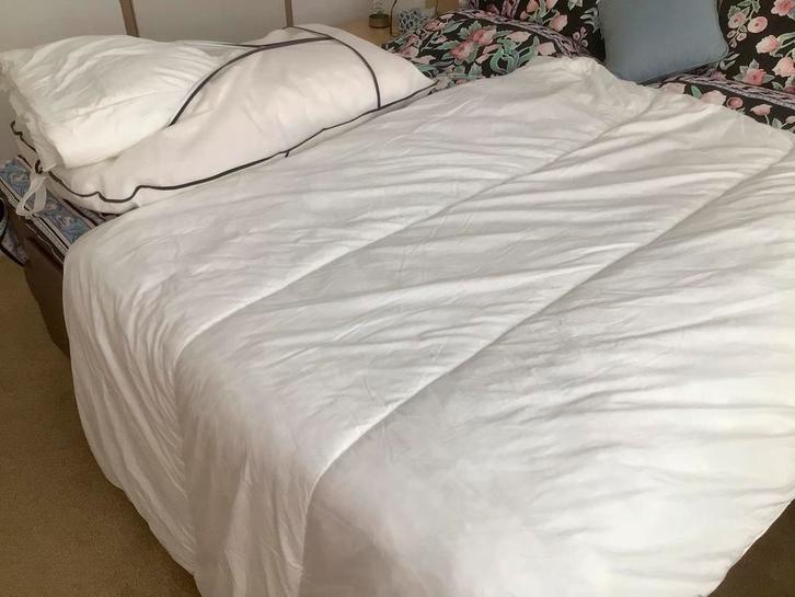 2x 1 persoons dekbedden 140x220 cm, Huis en Inrichting, Slaapkamer | Beddengoed, Zo goed als nieuw, Deken of Dekbed, Eenpersoons