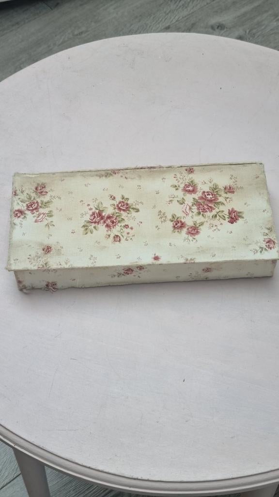 Frans brocante stoffen doos met bloemetjes, Minder dan 50 cm, Gebruikt, Ophalen of Verzenden, Minder dan 50 cm