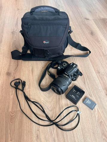  Nikon D5000 DSLR camera + 18-55mm lens + tas & oplader beschikbaar voor biedingen