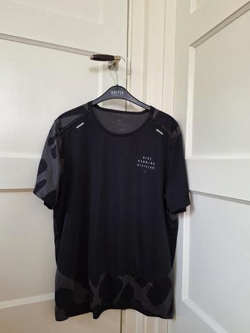 Nike Running Division T-shirt L beschikbaar voor biedingen