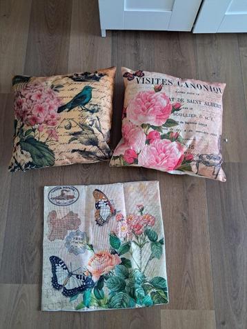 3 nieuwe kussenhoezen met vlinders, bloemen,, vogels beschikbaar voor biedingen