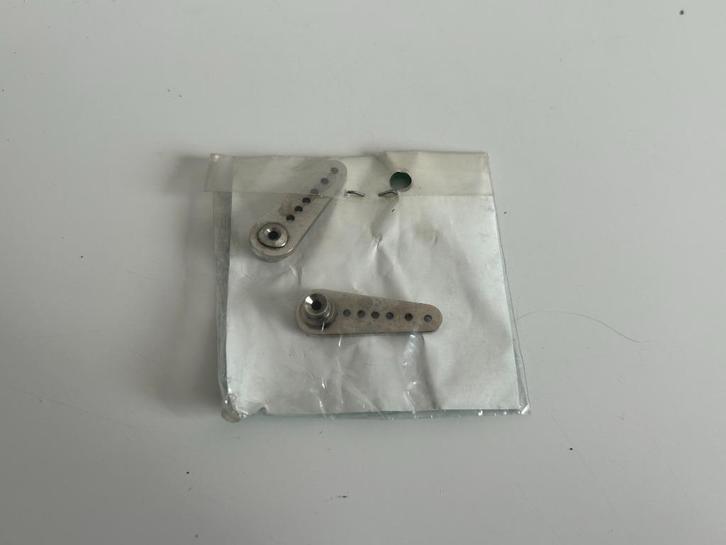 Graupner 115 2x control horn onderdeel nieuw rc vliegtuig, Hobby en Vrije tijd, Modelbouw | Radiografisch | Vliegtuigen, Nieuw