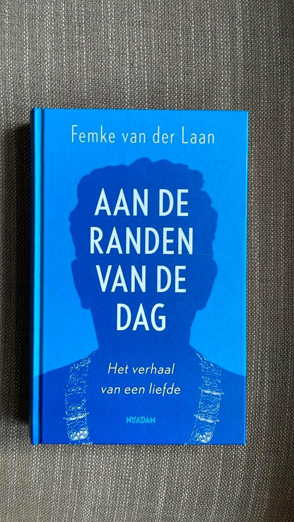 Femke van der Laan - Aan de randen van de dag, Boeken, Overige Boeken, Zo goed als nieuw, Ophalen of Verzenden