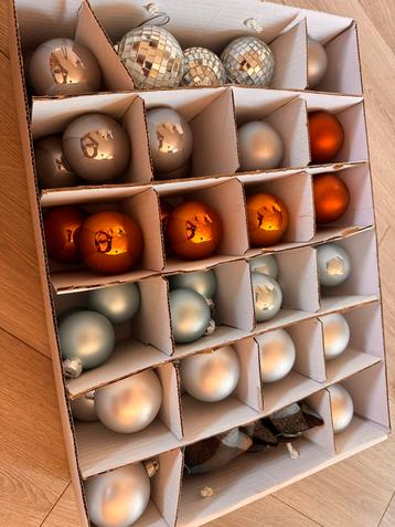 Kerstballen en Ornamenten Mix beschikbaar voor biedingen