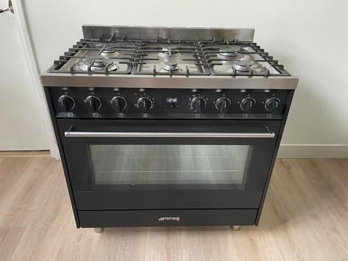 Luxe Smeg 6 pits fornuis met heteluchtoven 90 cm zwart, Witgoed en Apparatuur, Fornuizen, Zo goed als nieuw, Vrijstaand, Gas, 5 kookzones of meer