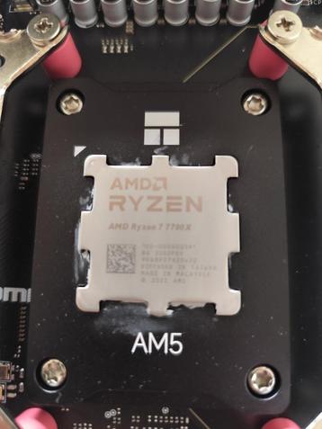 Ryzen 7700x am5 CPU beschikbaar voor biedingen