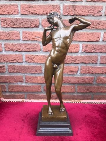 THE SLUGGARD, naar F.Leighton, brons en marmer beschikbaar voor biedingen