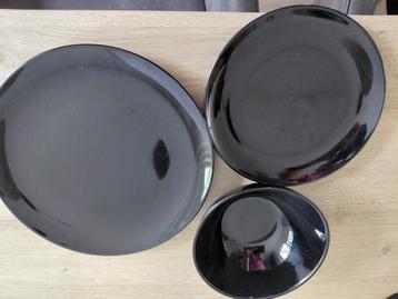 Zestien delig zwart servies soep ontbijt en dinerbord beschikbaar voor biedingen