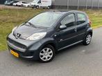 Peugeot 107 1.0 12V 5DR 2011 Grijs nap! airco!, Auto's, Voorwielaandrijving, 4 stoelen, 68 pk, Origineel Nederlands