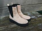 Chelsea boots mt 39 met grove anti slip zool licht beige, Ophalen of Verzenden, Zo goed als nieuw, Beige