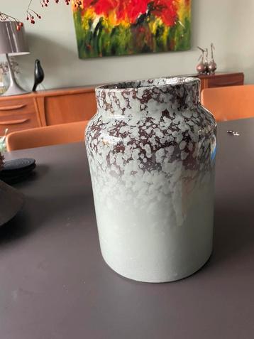 Keramieken vaas van de Hema beschikbaar voor biedingen