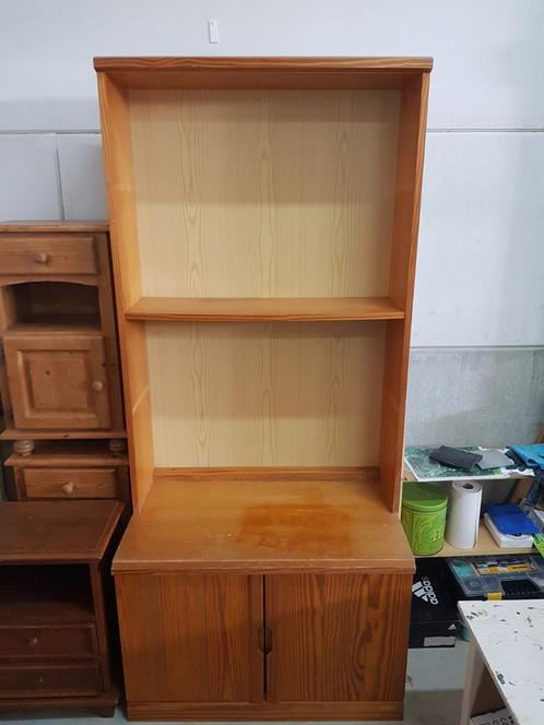 Grote kast met 3 legplanken en deurtjes.Zsm gratis ophalen!, Huis en Inrichting, Kasten | Buffetkasten, Gebruikt, 25 tot 50 cm